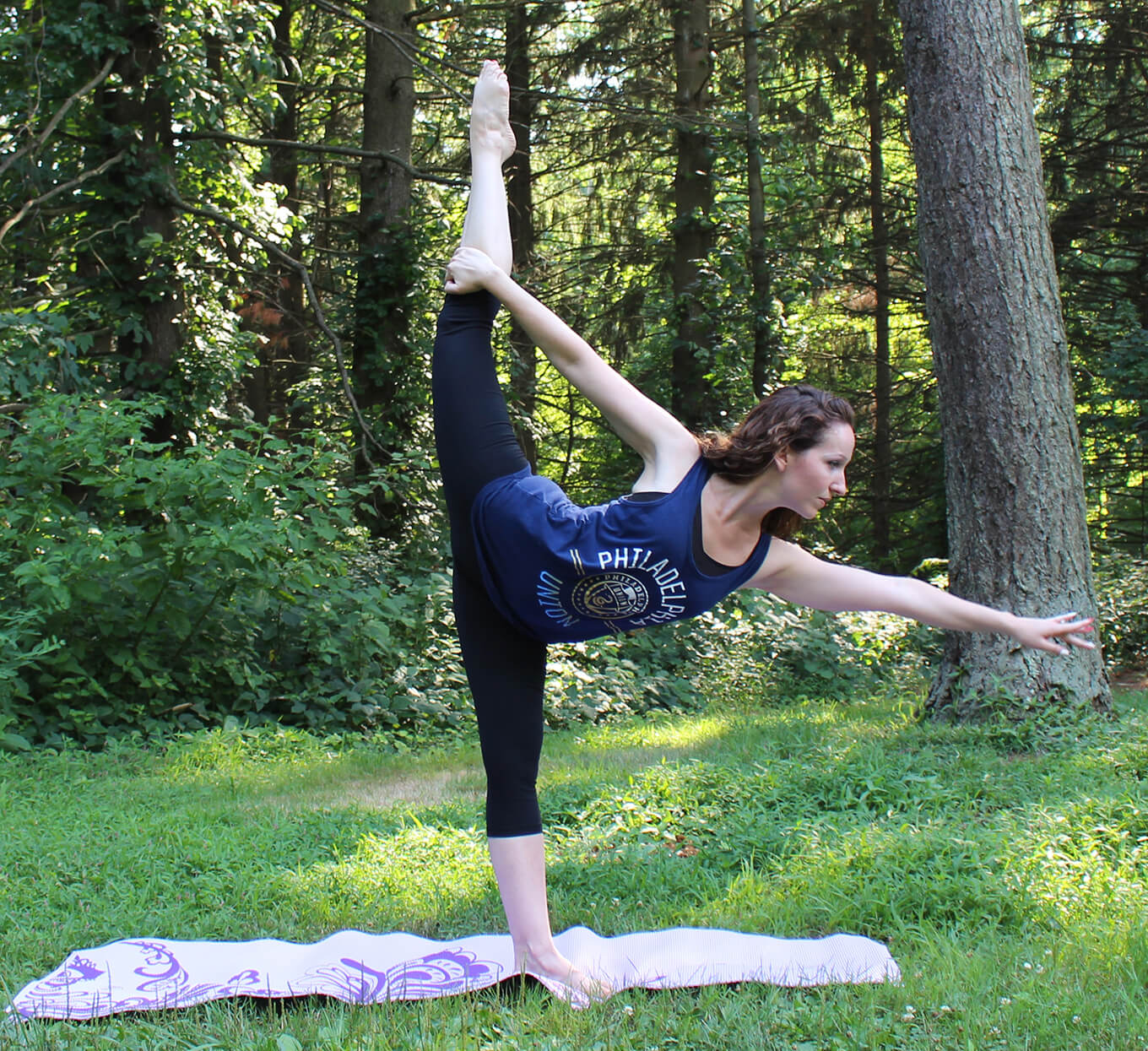 Donna performing a 180 standing split